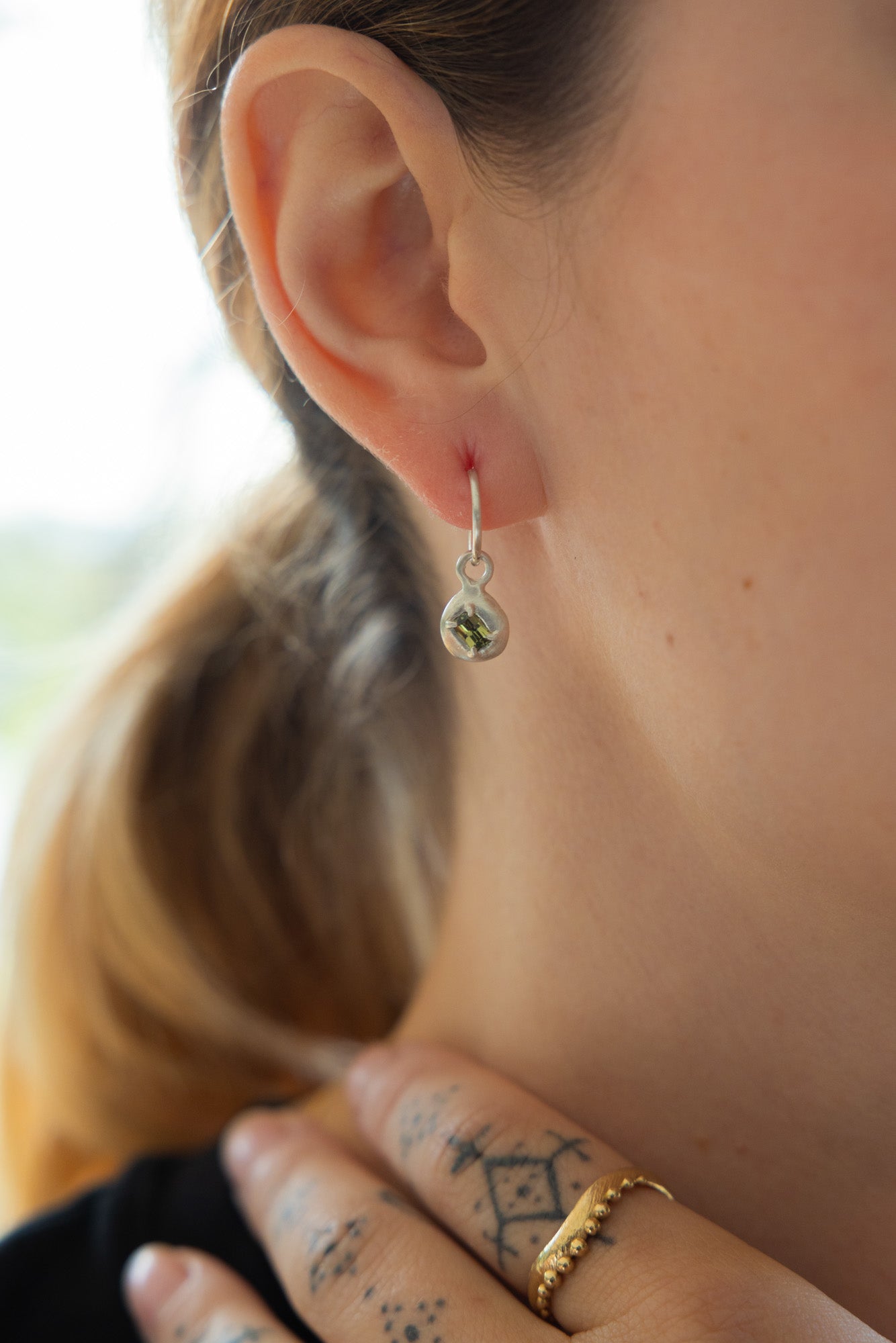 MISMATCH SAPPHIRE SLEEPERS NO.2 - SILVER - Neij Jewellery, Earrings