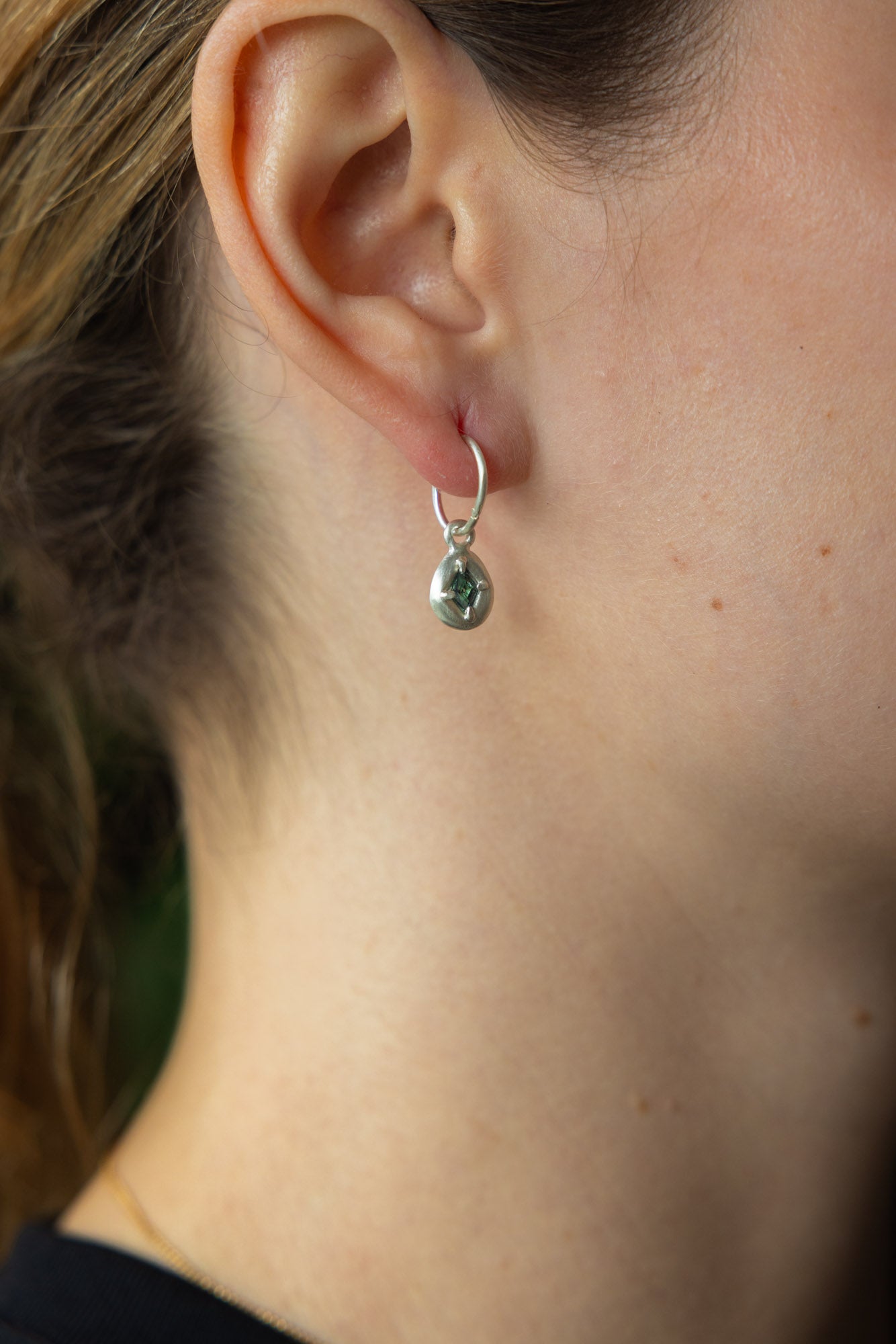 MISMATCH SAPPHIRE SLEEPERS NO.1 - SILVER - Neij Jewellery, Earrings