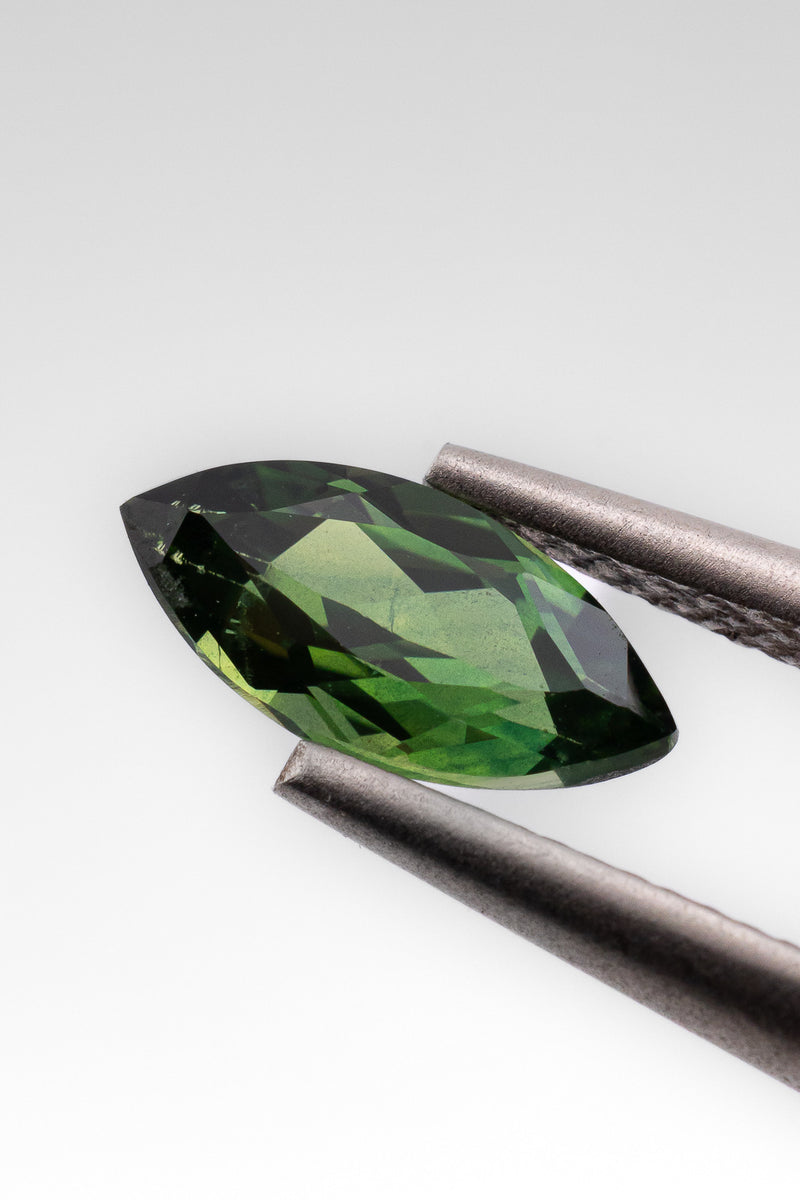 0.70ct GREEN MARQUISE SAPPHIRE - Neij Jewellery, Gemstone