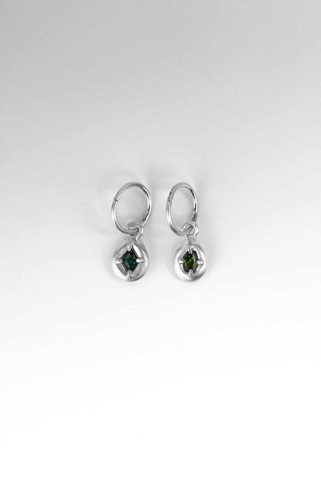 MISMATCH SAPPHIRE SLEEPERS NO.1 - SILVER - Neij Jewellery, Earrings