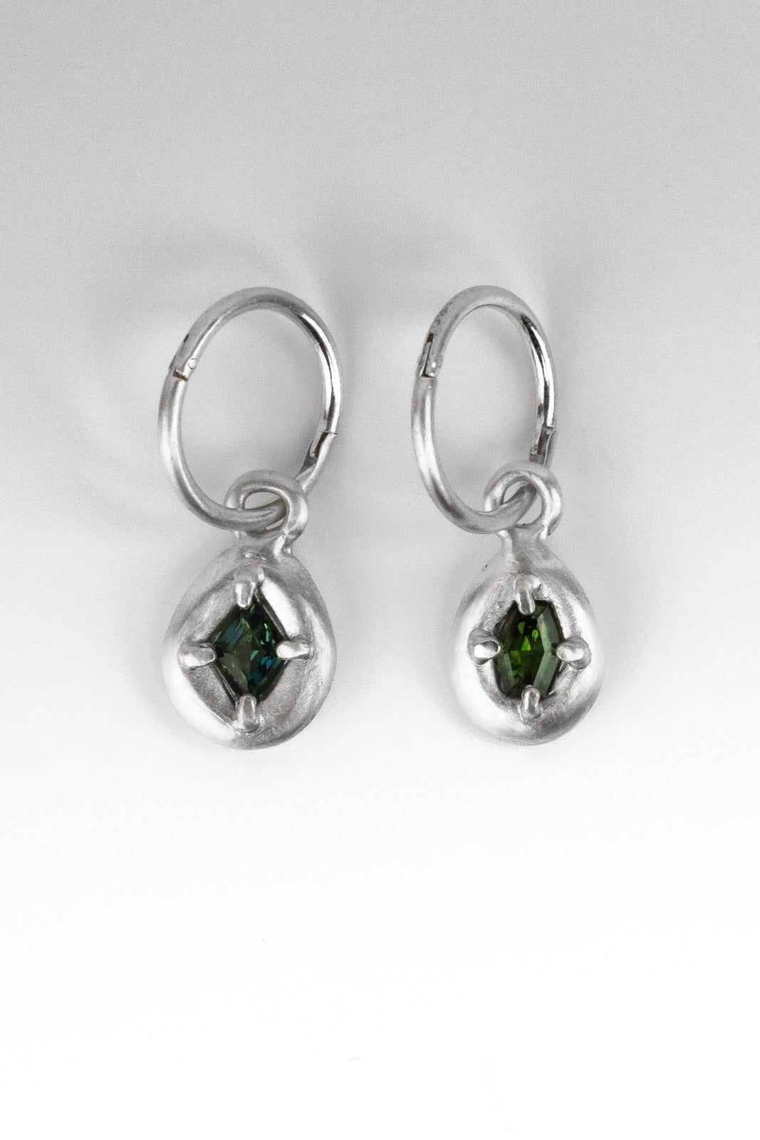 MISMATCH SAPPHIRE SLEEPERS NO.1 - SILVER - Neij Jewellery, Earrings