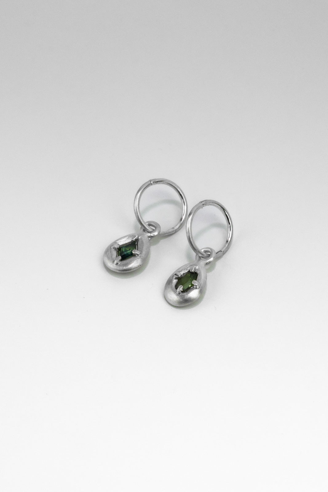 MISMATCH SAPPHIRE SLEEPERS NO.1 - SILVER - Neij Jewellery, Earrings