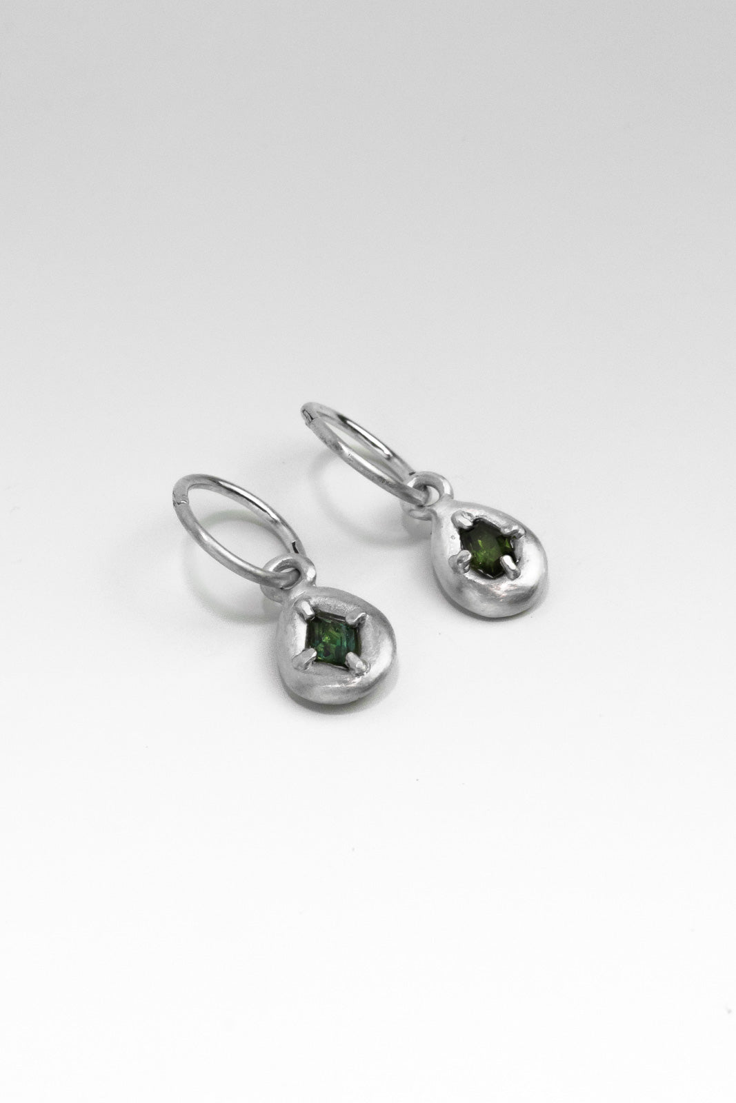 MISMATCH SAPPHIRE SLEEPERS NO.1 - SILVER - Neij Jewellery, Earrings
