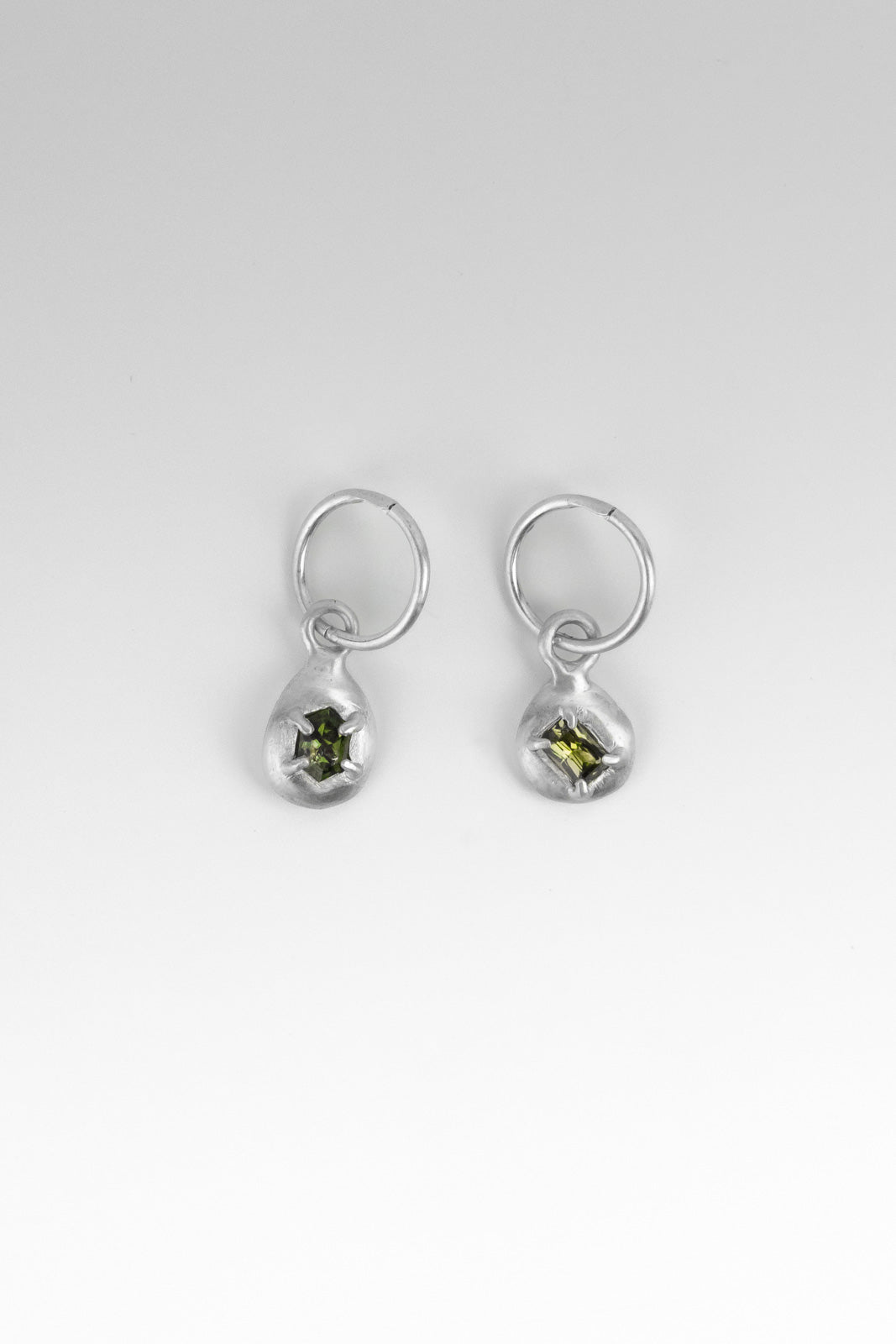 MISMATCH SAPPHIRE SLEEPERS NO.2 - SILVER - Neij Jewellery, Earrings