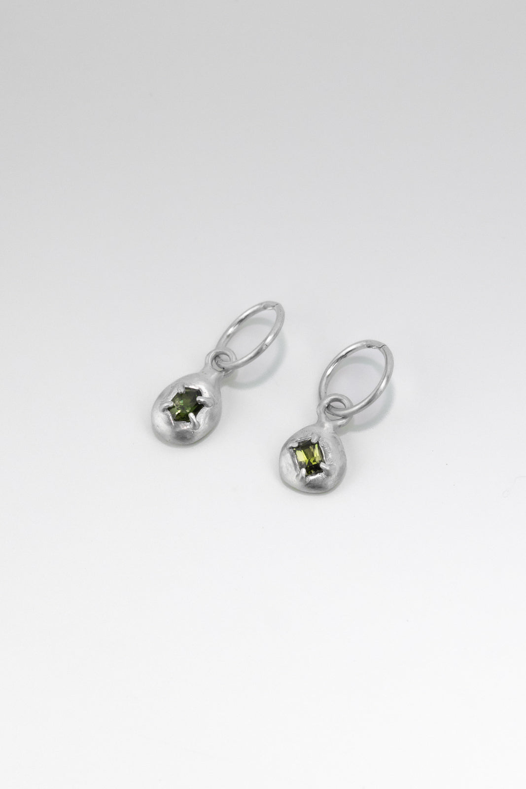 MISMATCH SAPPHIRE SLEEPERS NO.2 - SILVER - Neij Jewellery, Earrings
