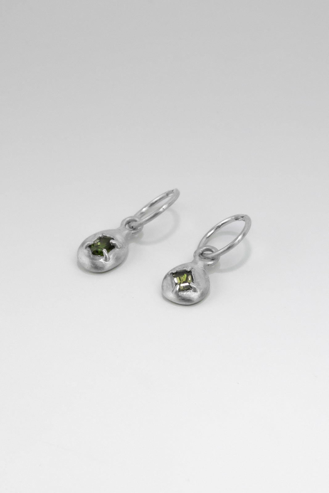 MISMATCH SAPPHIRE SLEEPERS NO.2 - SILVER - Neij Jewellery, Earrings