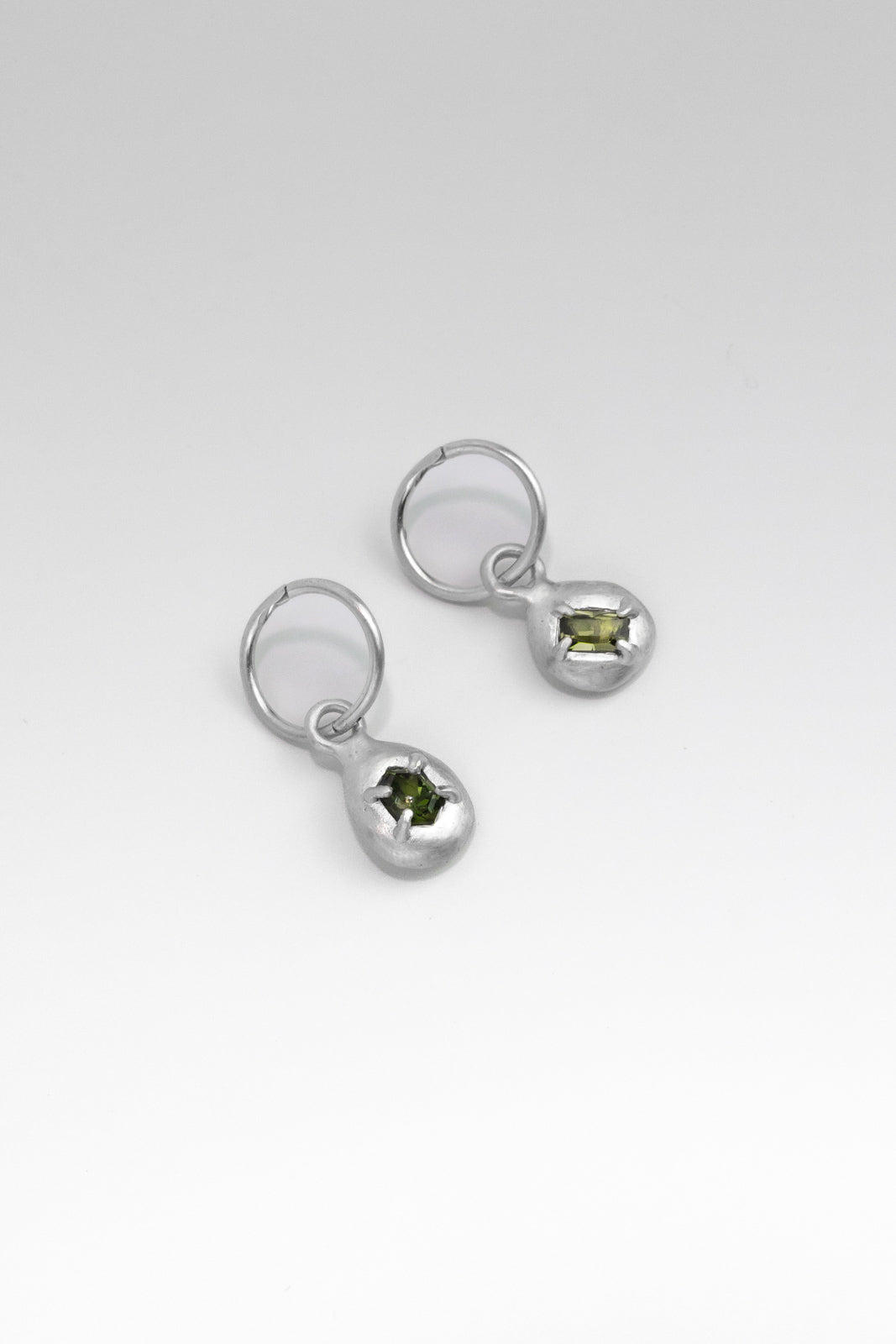 MISMATCH SAPPHIRE SLEEPERS NO.2 - SILVER - Neij Jewellery, Earrings