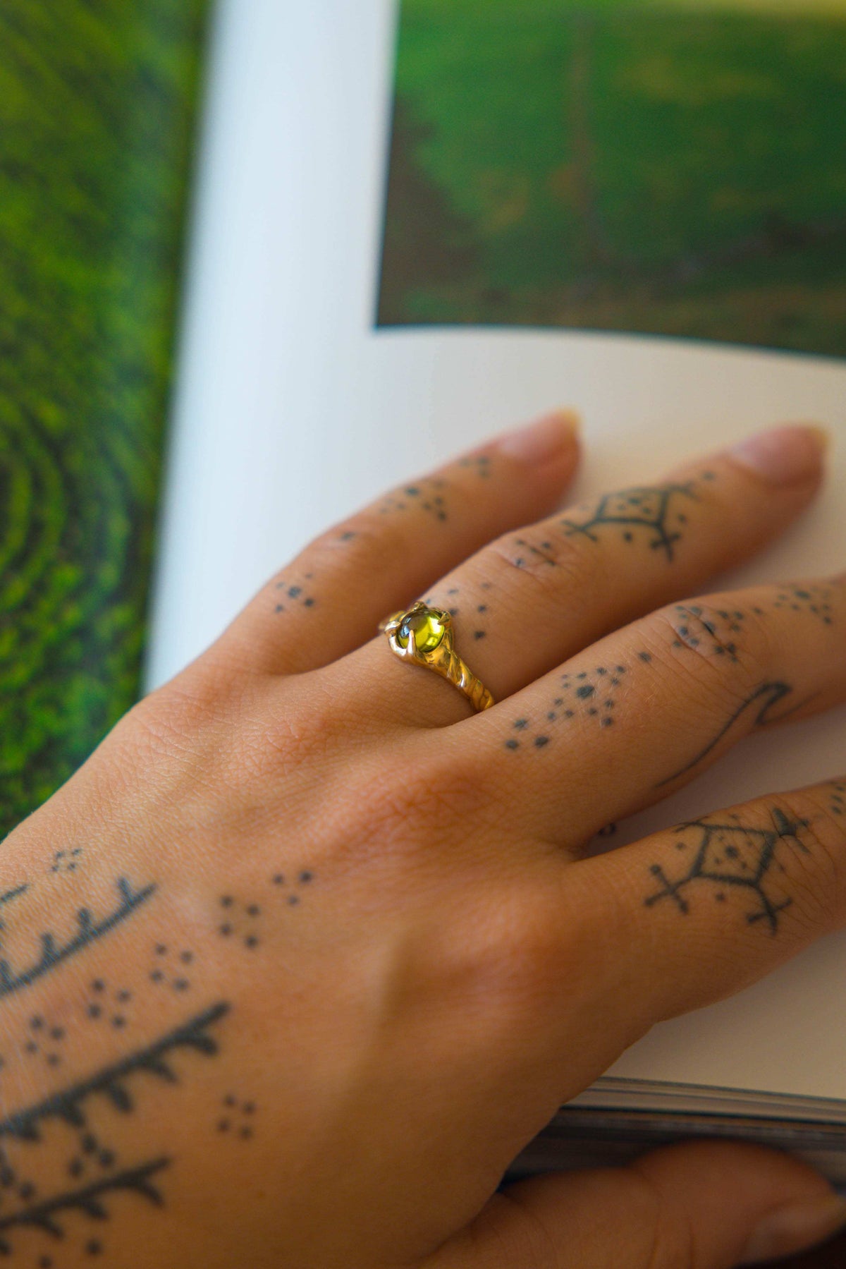 PERIDOT WAVE RING - Neij Jewellery