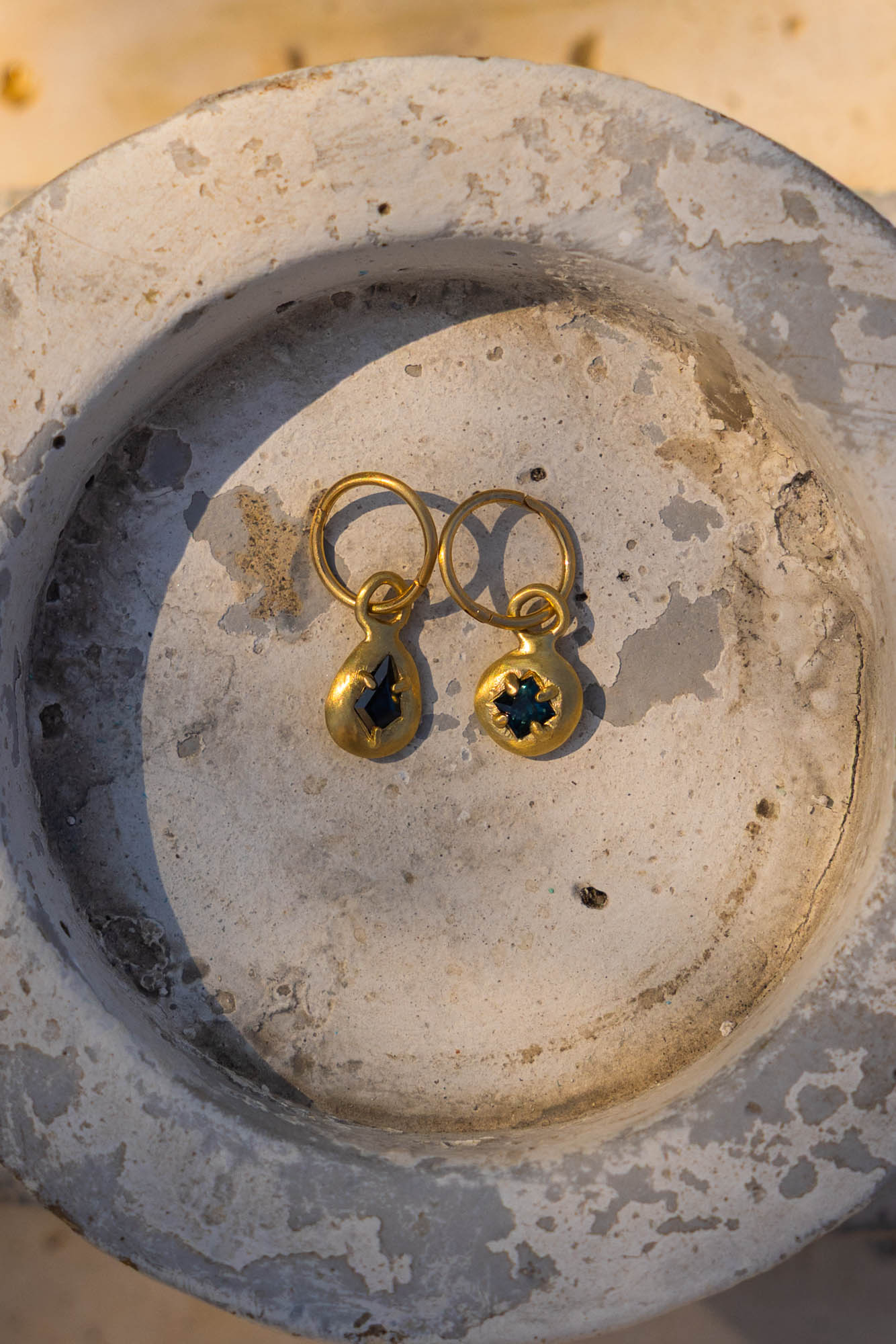 MISMATCH SAPPHIRE SLEEPERS - GOLD - Neij Jewellery, Earrings