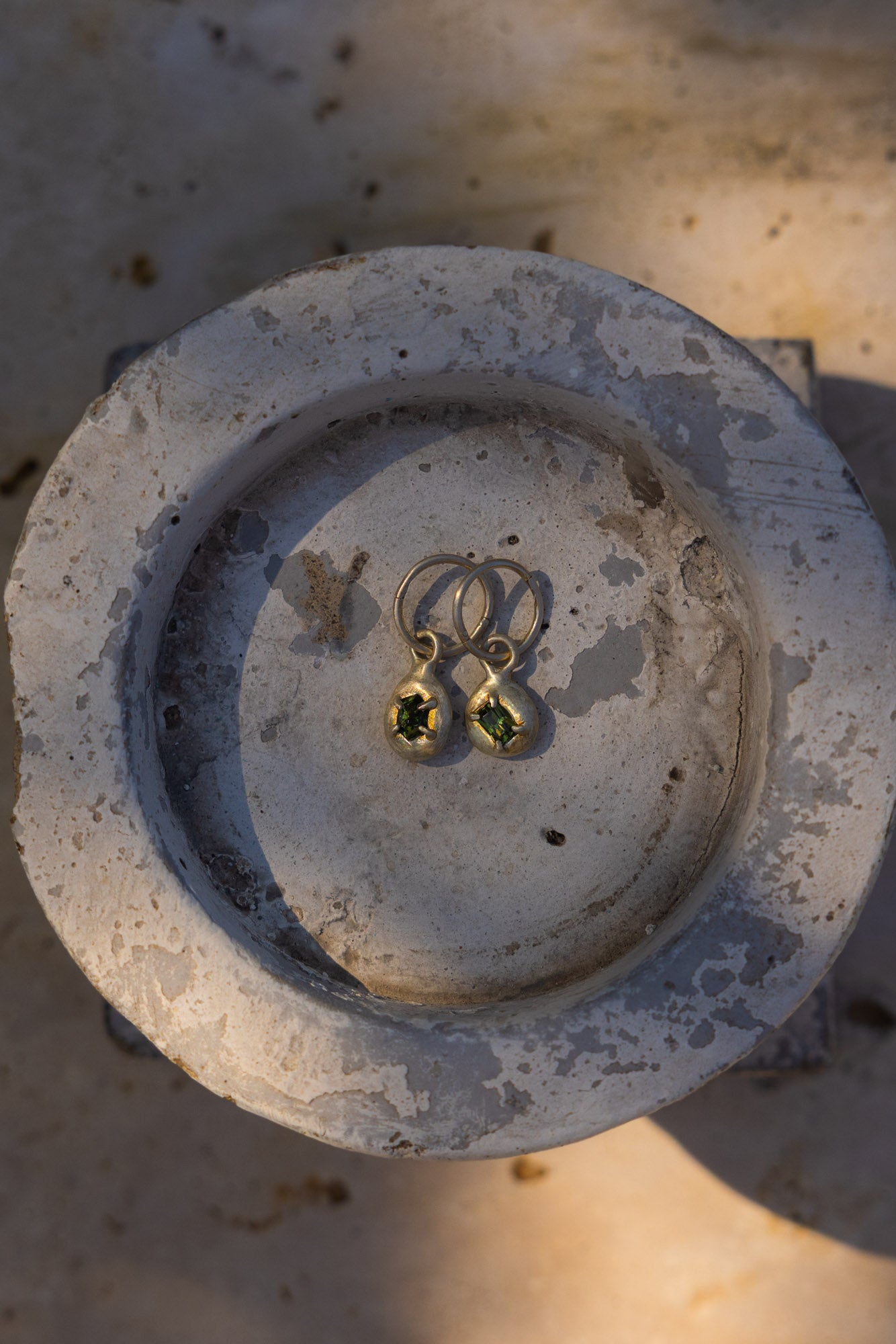 MISMATCH SAPPHIRE SLEEPERS NO.2 - SILVER - Neij Jewellery, Earrings
