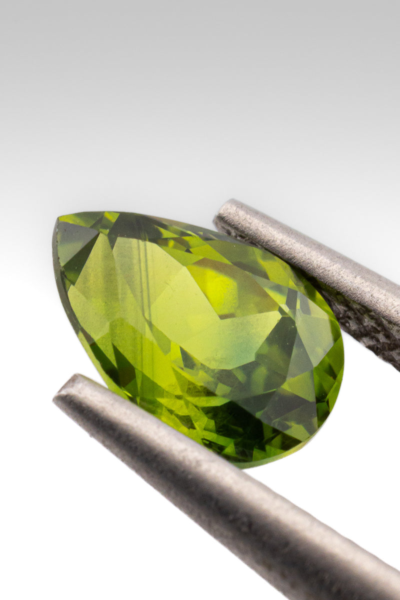 1.08ct GREEN PEAR SAPPHIRE