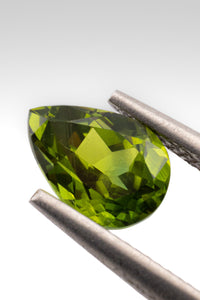 1.08ct GREEN PEAR SAPPHIRE