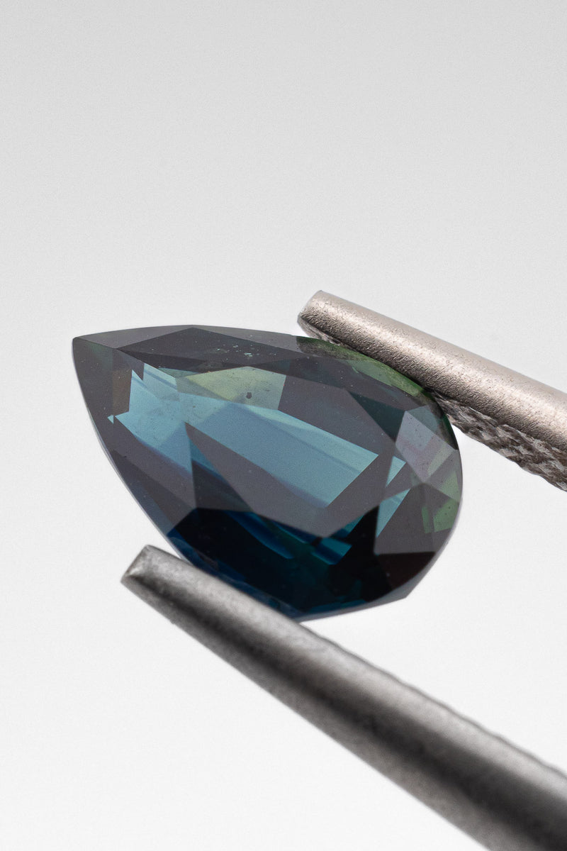 1.06ct TEAL BLUE PEAR SAPPHIRE - Neij Jewellery, Gemstone