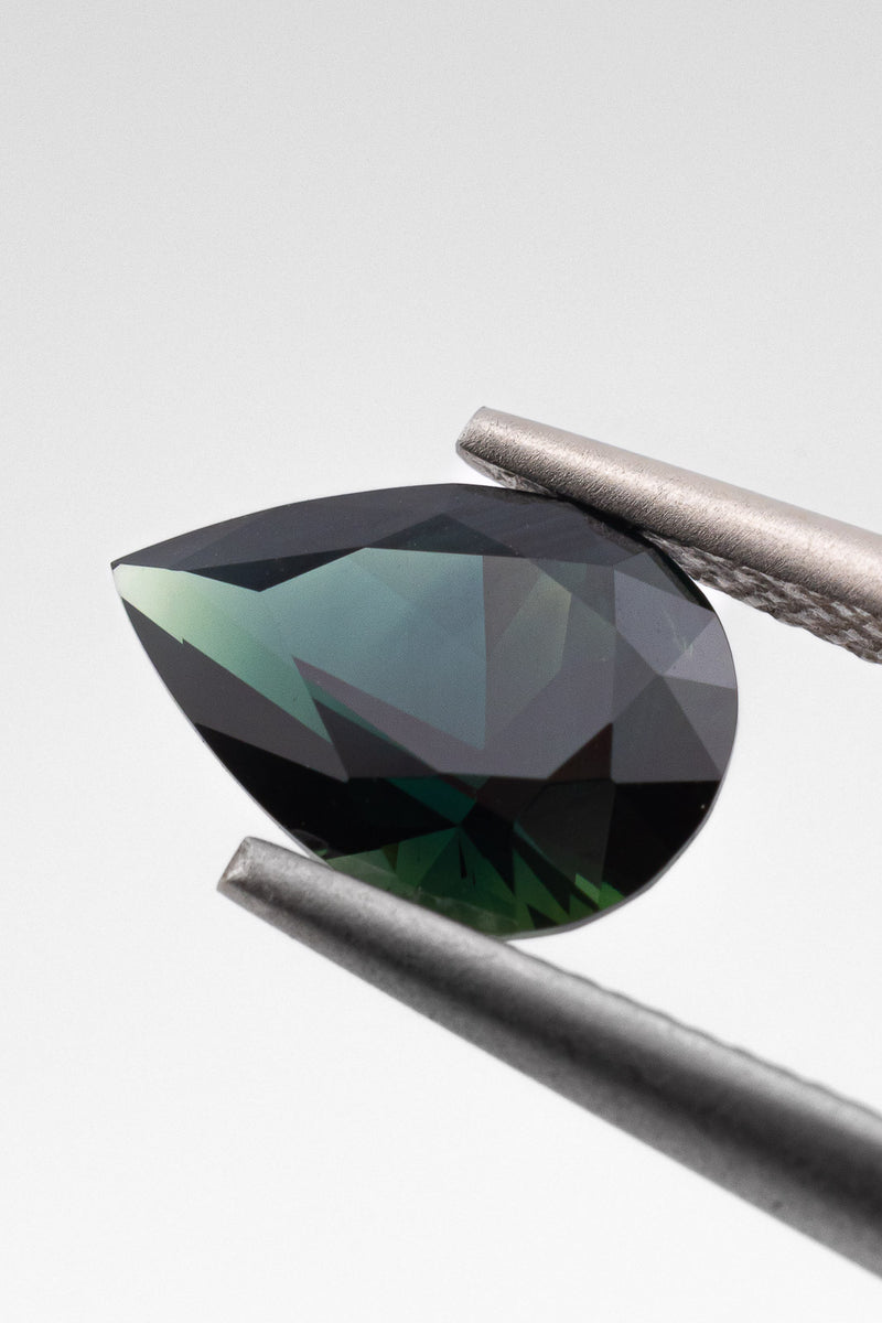 1.27ct DARK TEAL PEAR SAPPHIRE - Neij Jewellery, Gemstone