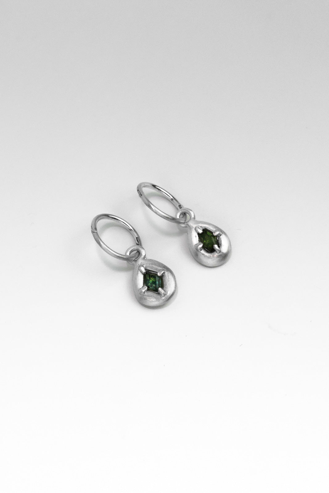 MISMATCH SAPPHIRE SLEEPERS NO.1 - SILVER - Neij Jewellery, Earrings