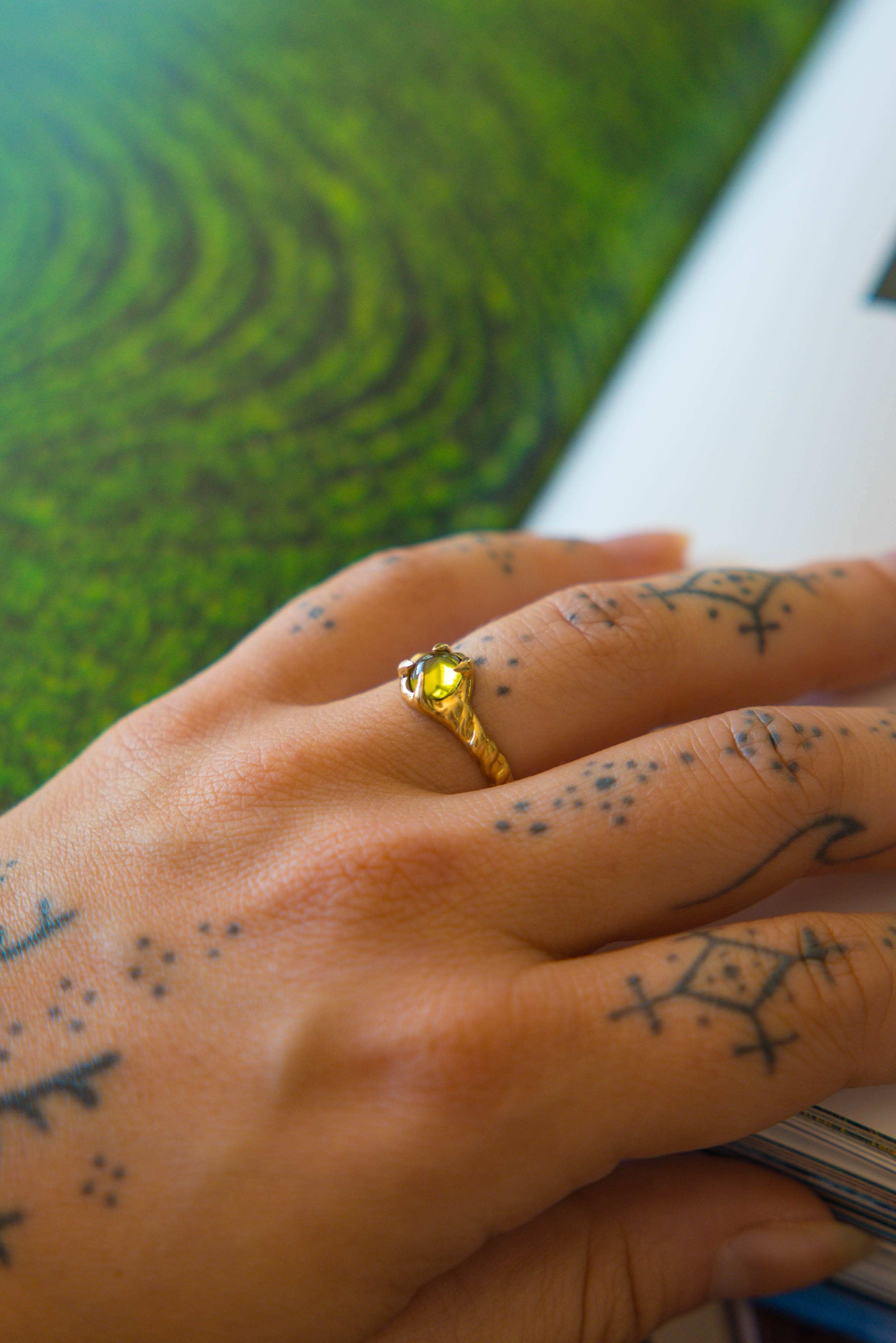 PERIDOT WAVE RING - Neij Jewellery