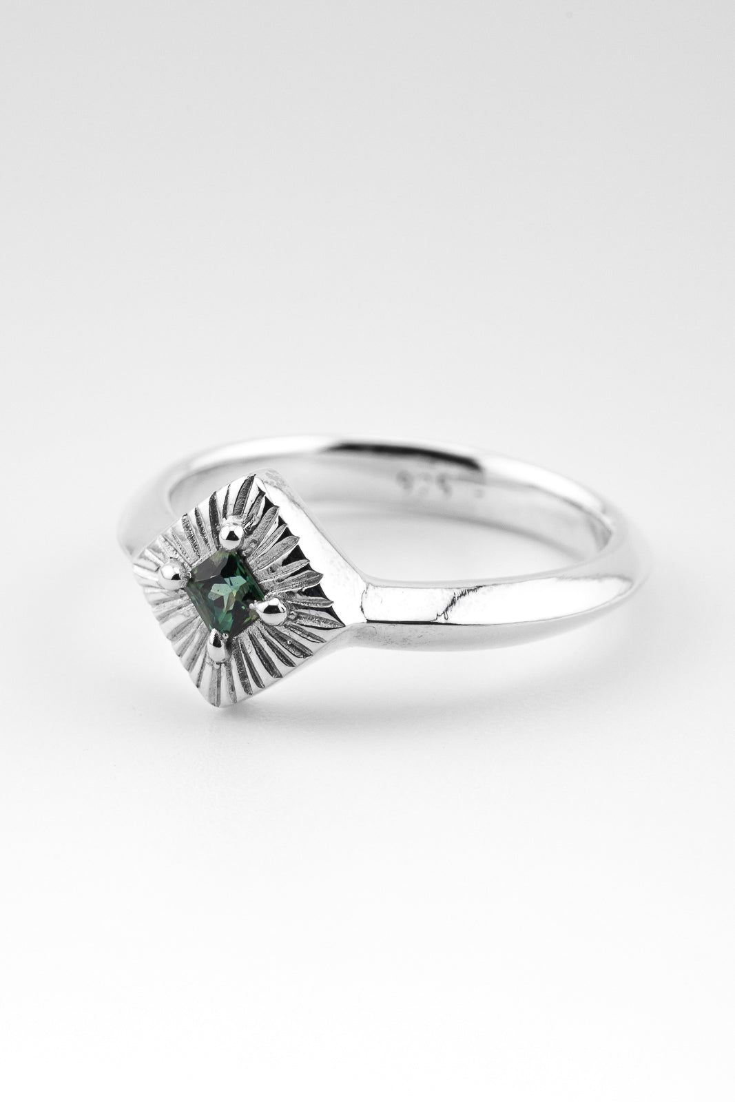MERIDIAN | SILVER