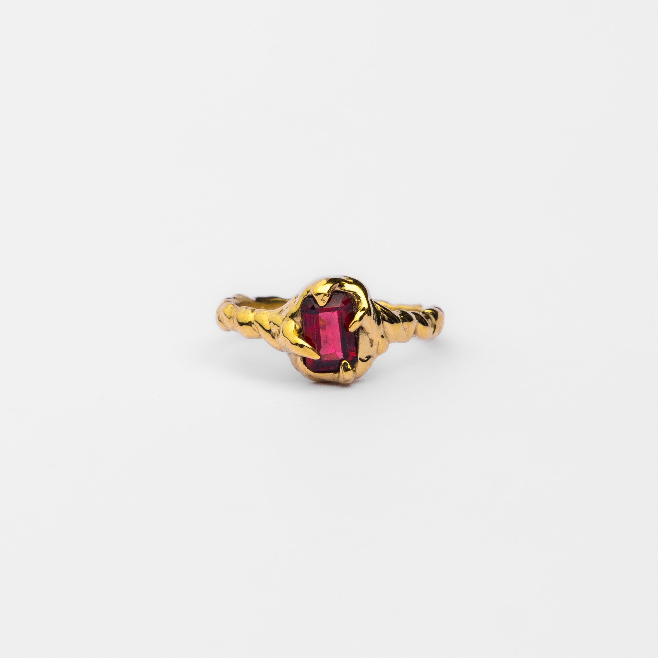 GARNET WAVE RING