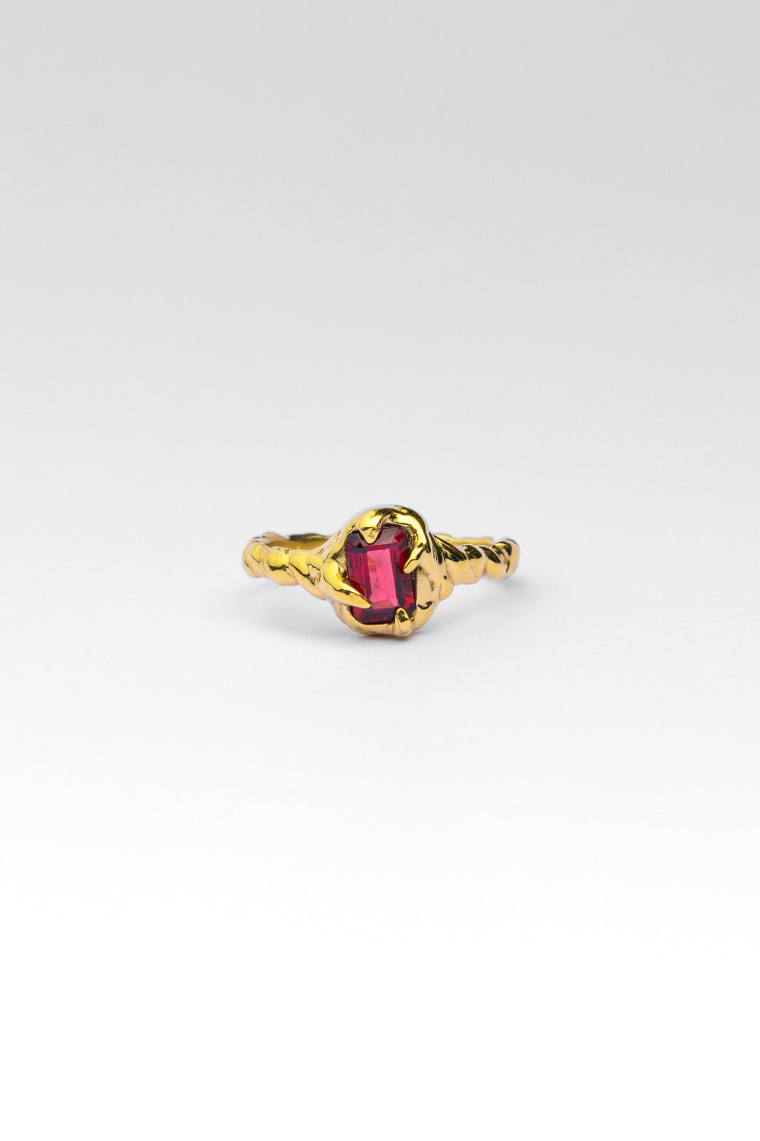 GARNET WAVE RING