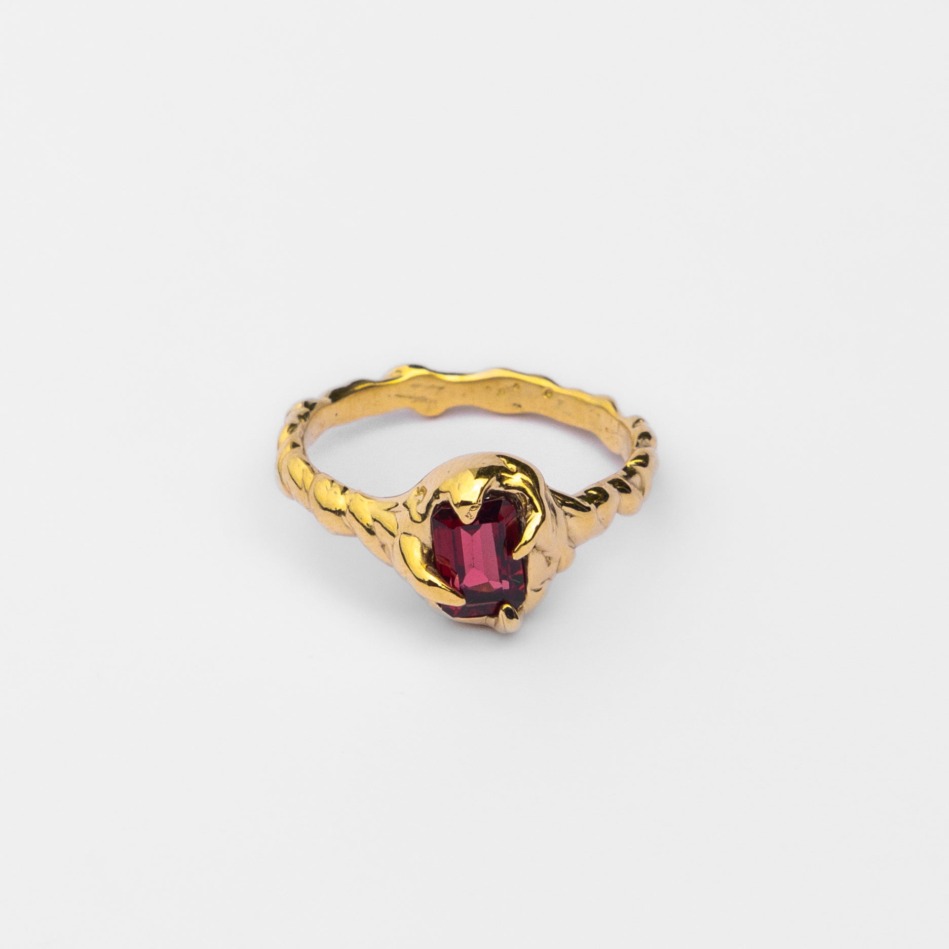 GARNET WAVE RING