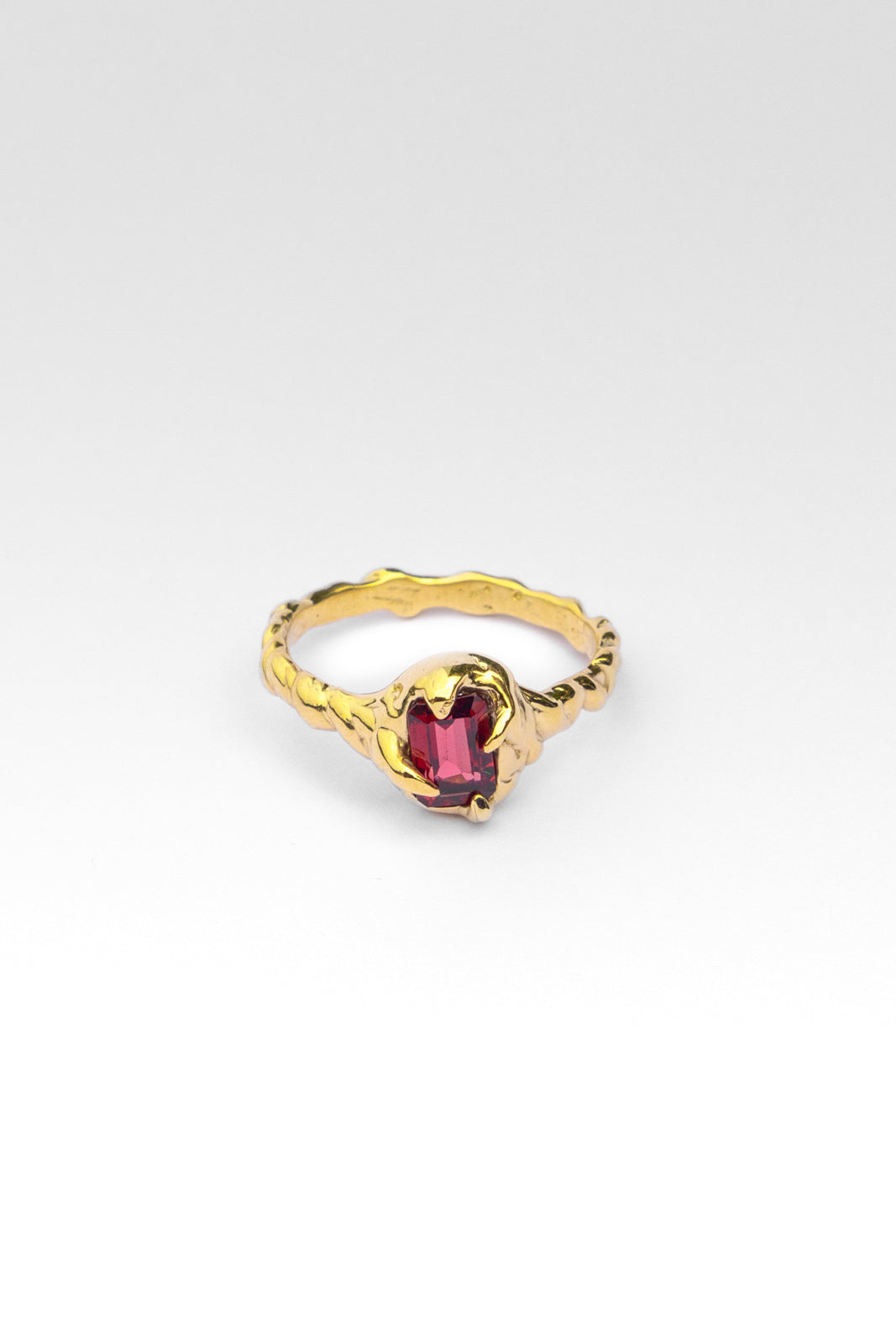 GARNET WAVE RING