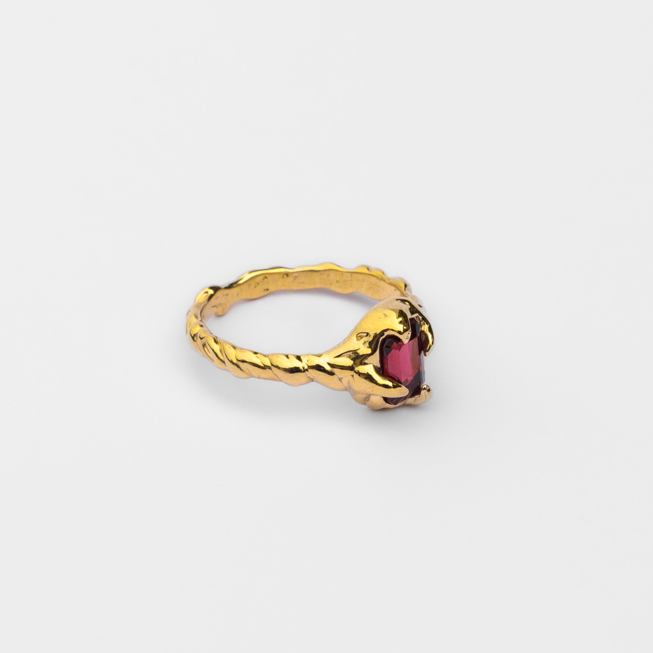 GARNET WAVE RING