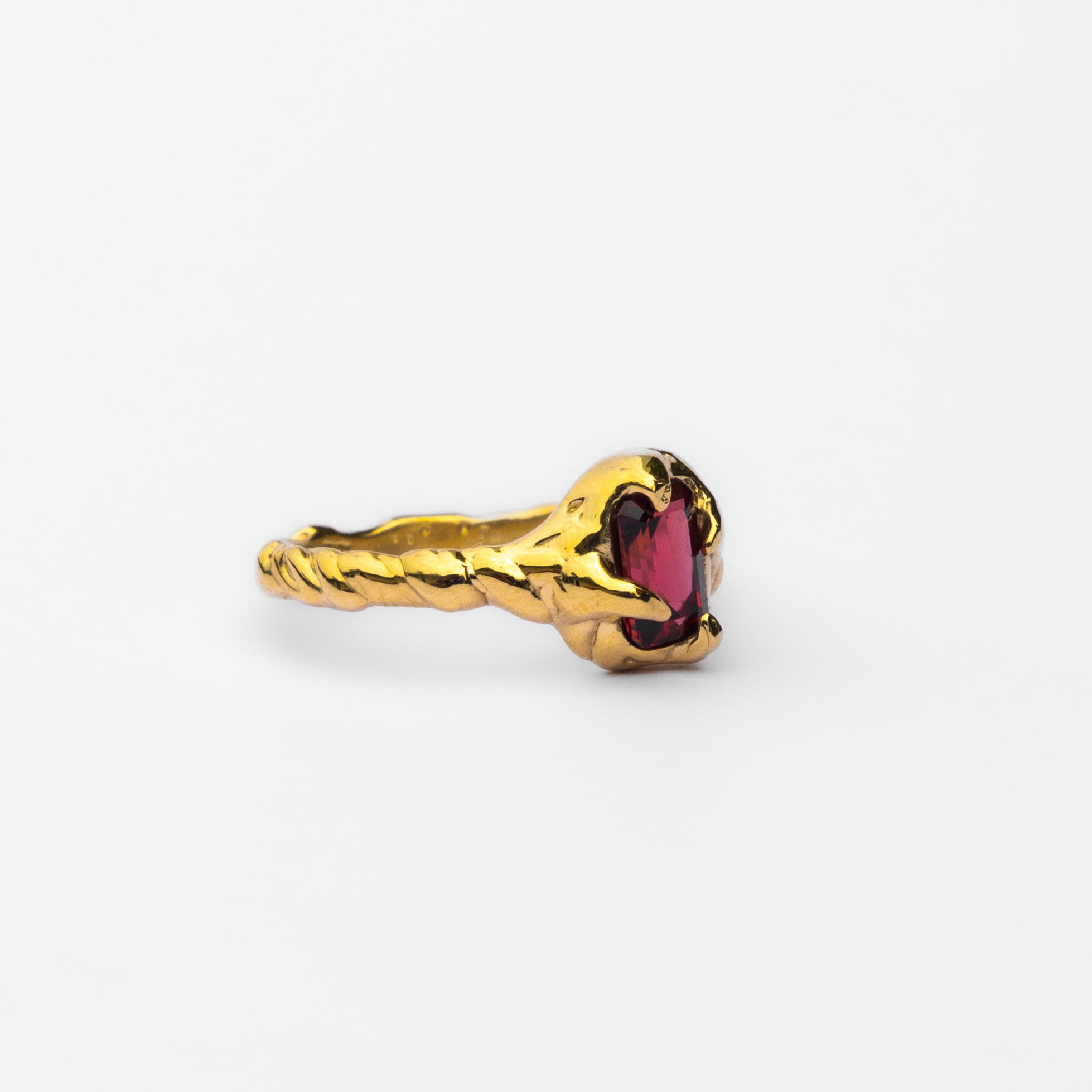 GARNET WAVE RING