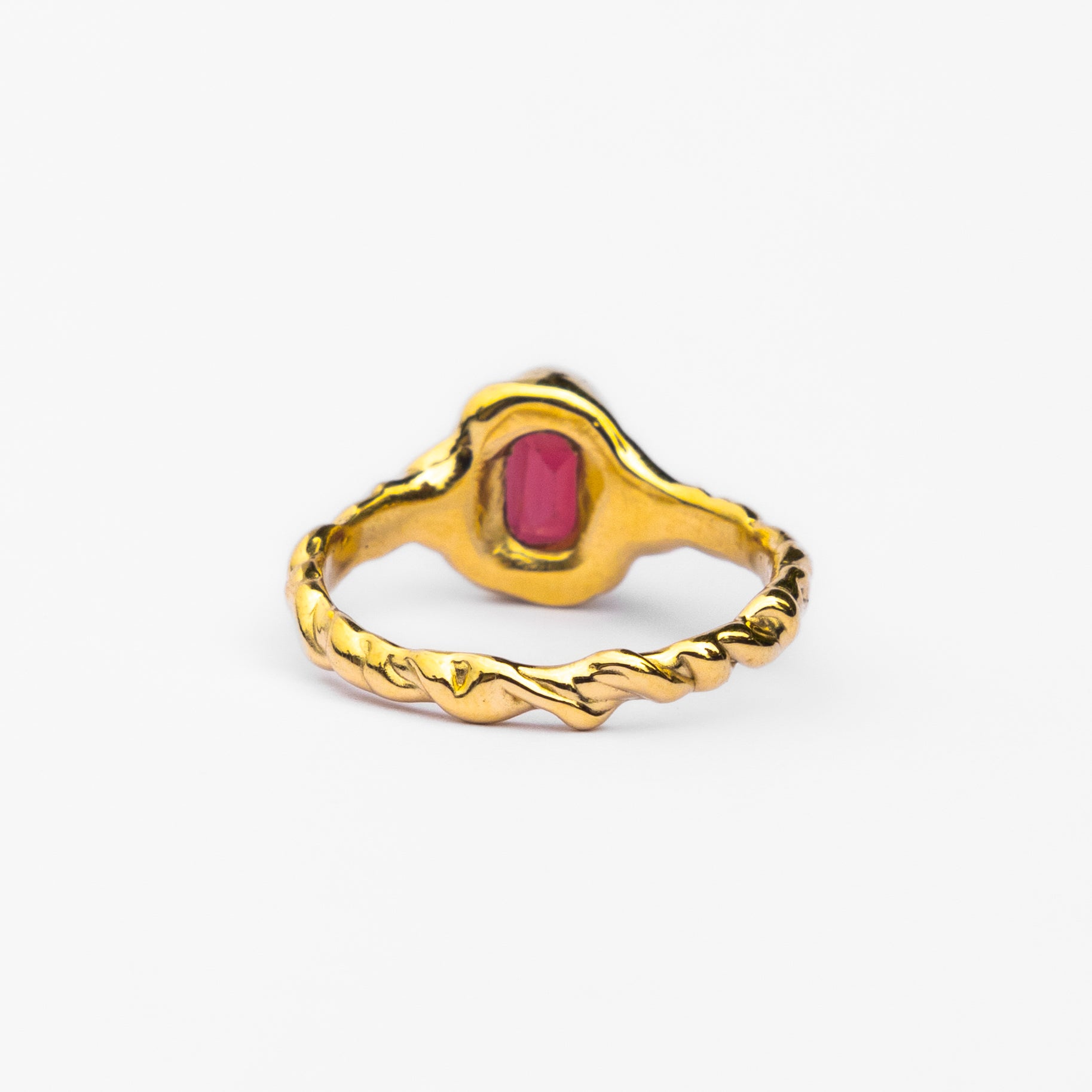 GARNET WAVE RING